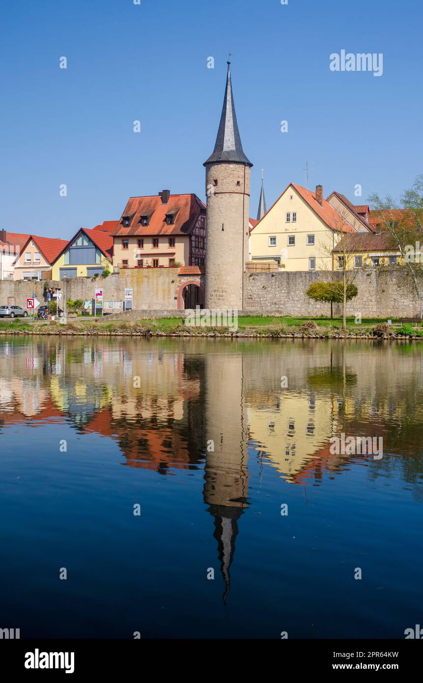 Karlstadt sur la rivière principale en Basse-Franconie (Unterfranken) dans l'État de Bavière en Allemagne. Banque D'Images