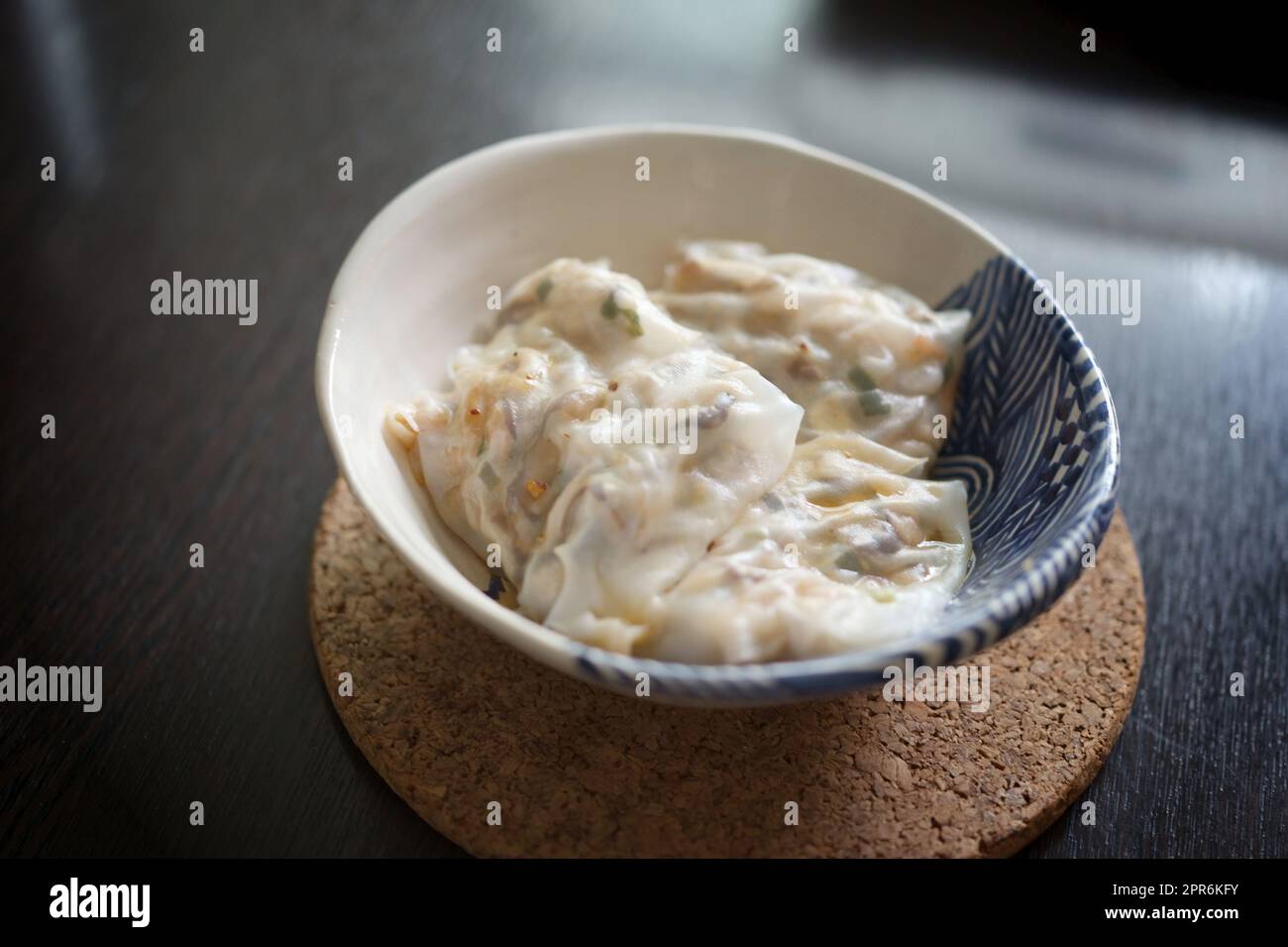 Rouleau de nouilles de riz à la vapeur rempli de porc Banque D'Images