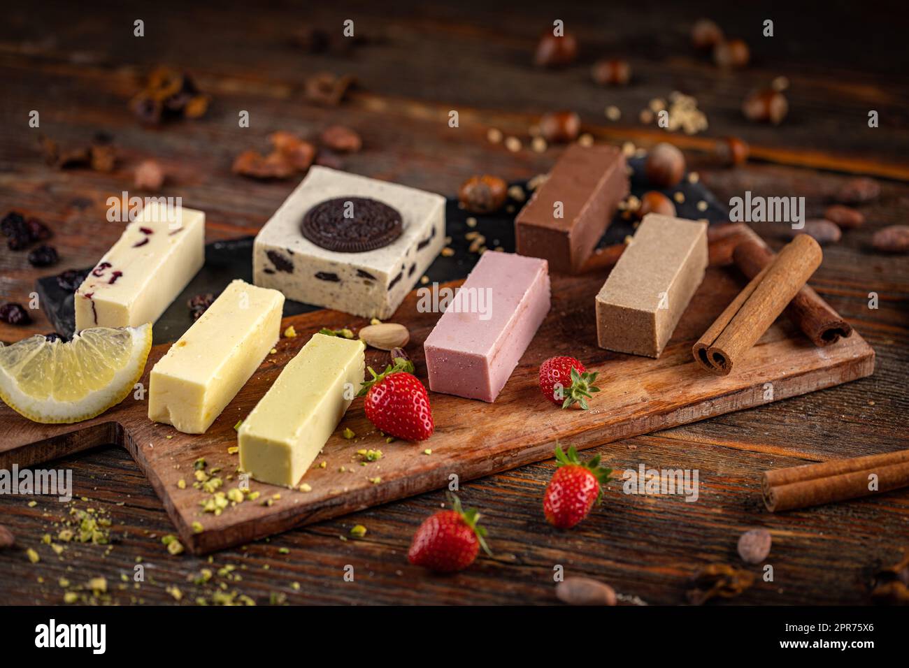 Différents goûts de fuges au chocolat faits maison Banque D'Images