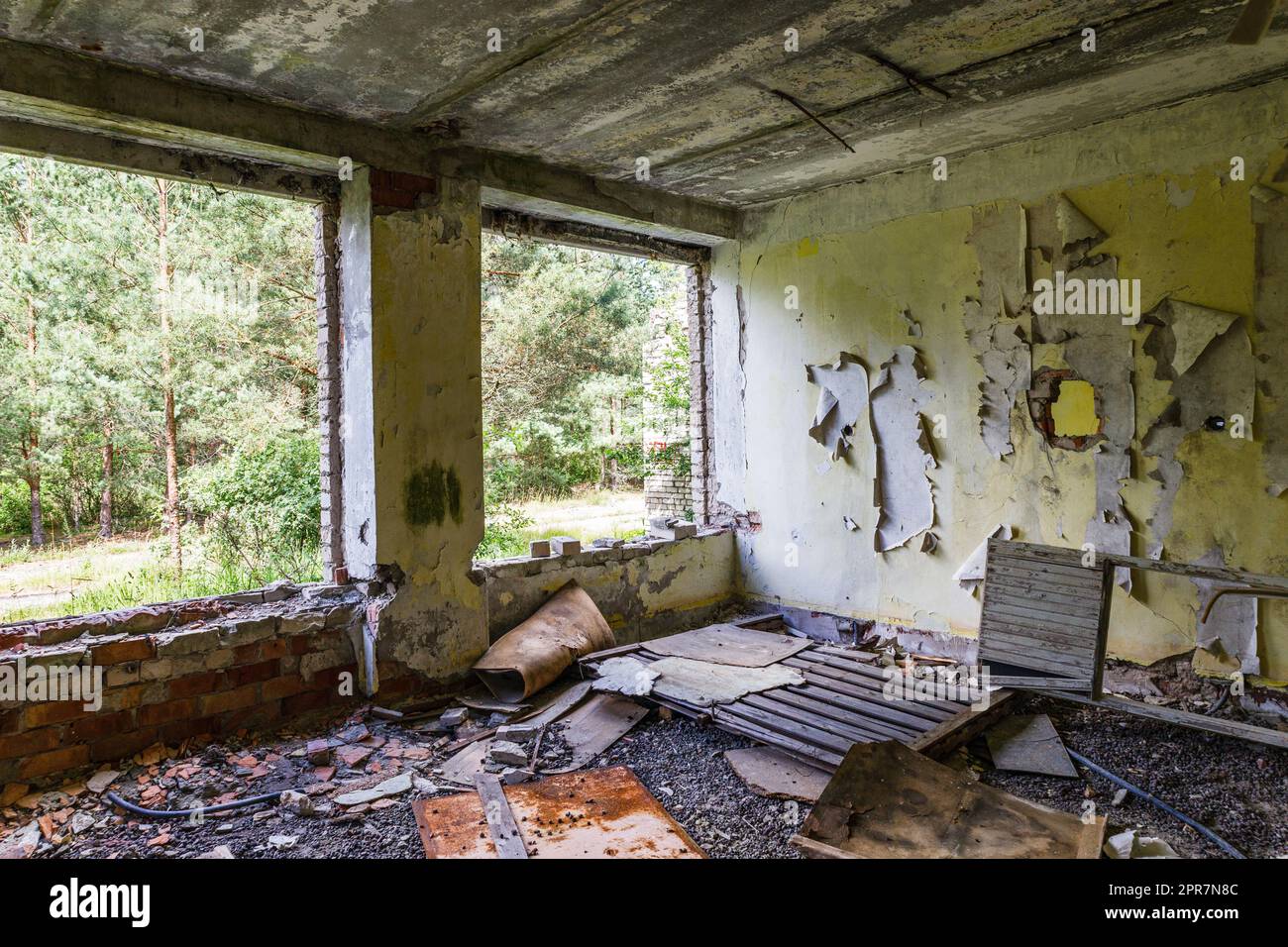 Abandonné la ville fantôme militaire secrète de l'Union soviétique Irbene en Lettonie Banque D'Images