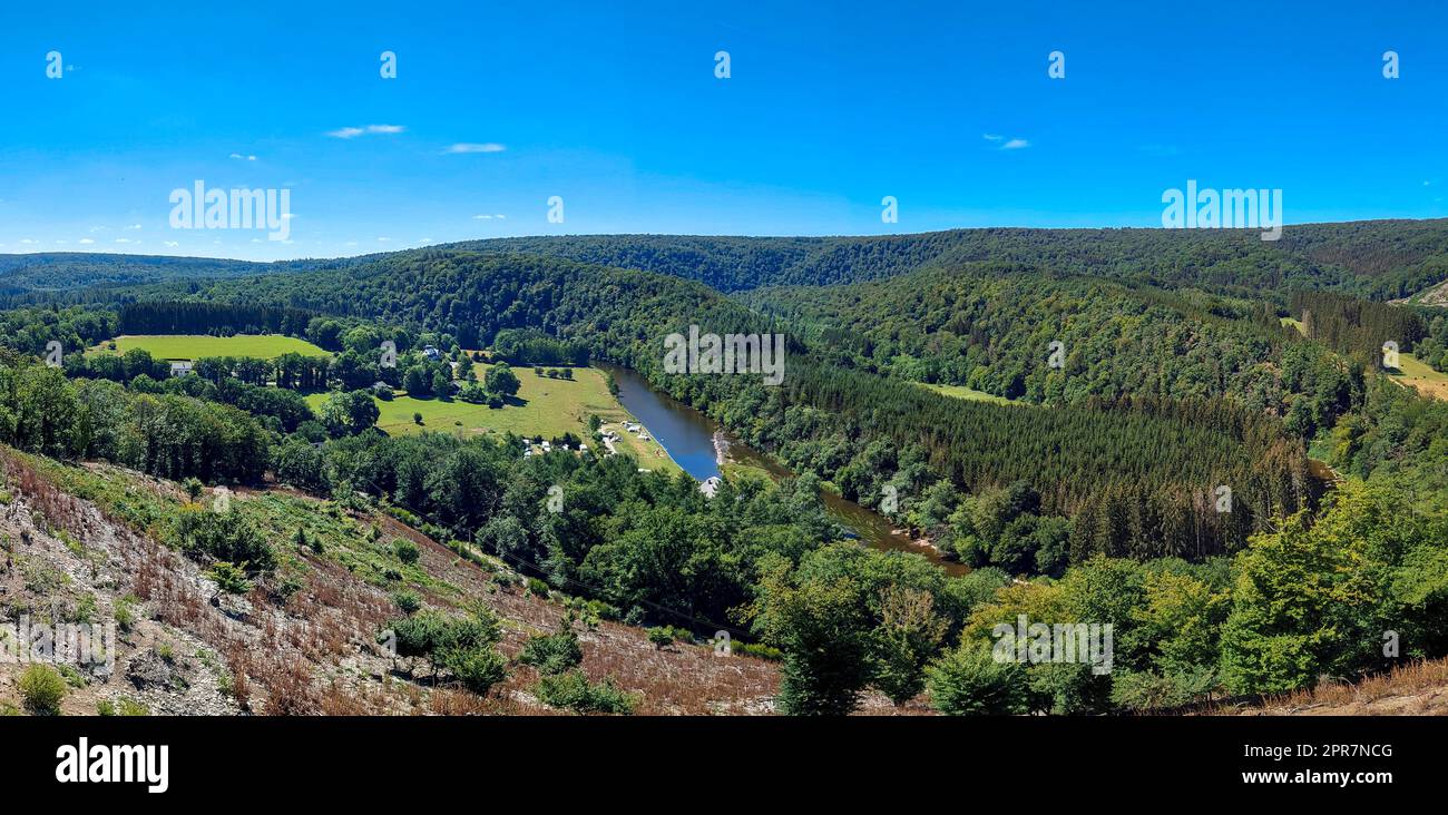 Paysage panoramique à Herbeumont, village de la province de Luxembourg, Belgique Banque D'Images