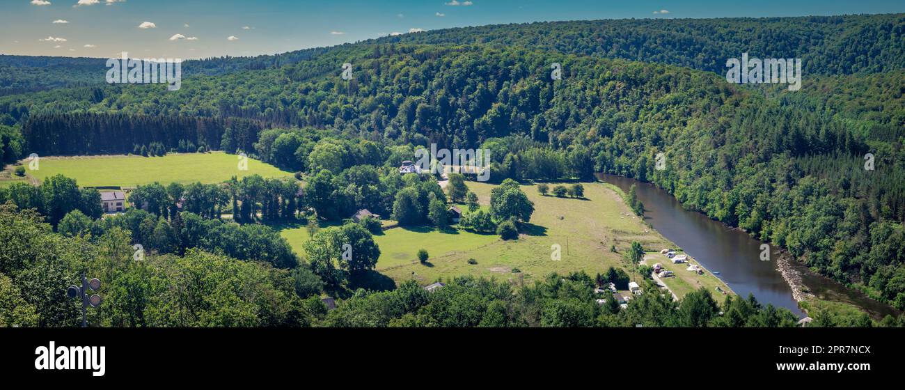 Paysage panoramique à Herbeumont, village de la province de Luxembourg, Belgique Banque D'Images
