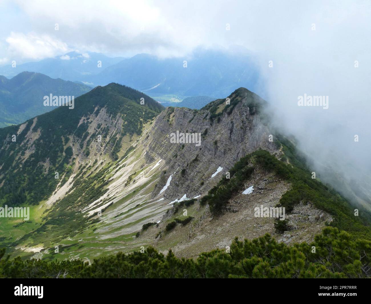 Randonnée en montagne à la montagne de Notkarspitze, Alpes d'Ammergau, Allemagne Banque D'Images