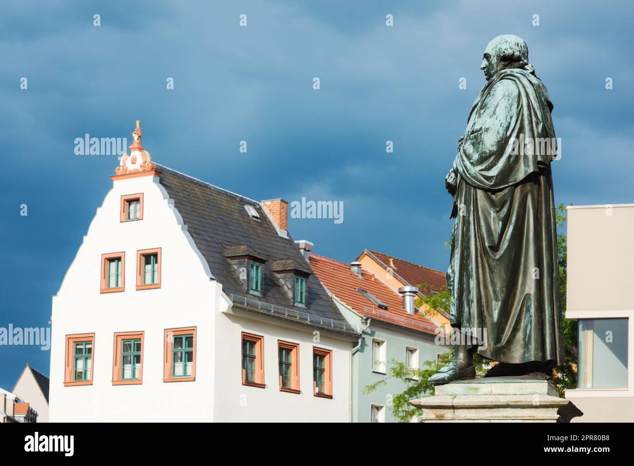 Weimar, Allemagne la statue de Johann Gottfried v Herder en face de l'église Herder dans le centre-ville Banque D'Images