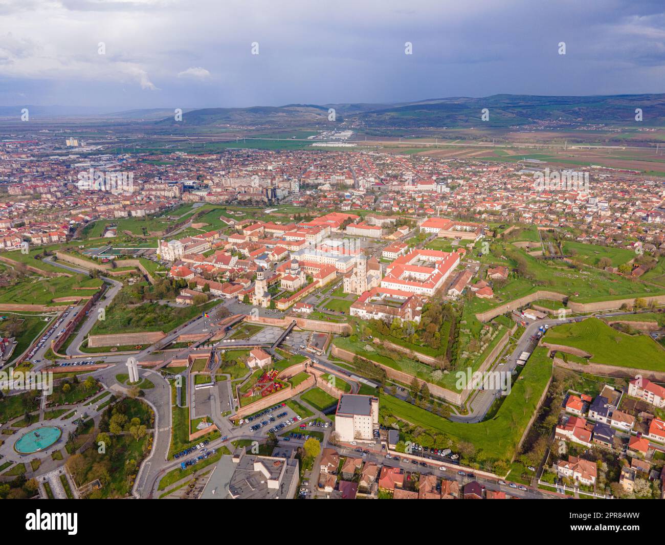Vue aérienne de la citadelle Alba Carolina située à Alba Iulia, Roumanie. La photographie a été prise à partir d'un drone avec le niveau de la caméra Banque D'Images