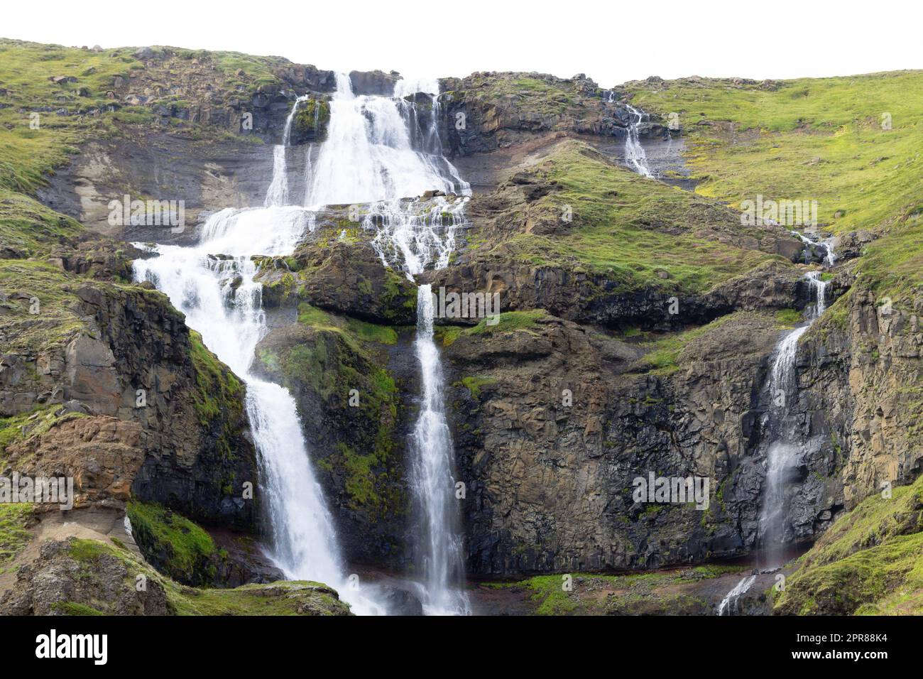 La cascade de Rjukandafoss est un point de repère des hauts plateaux de  l'Islande Photo Stock - Alamy