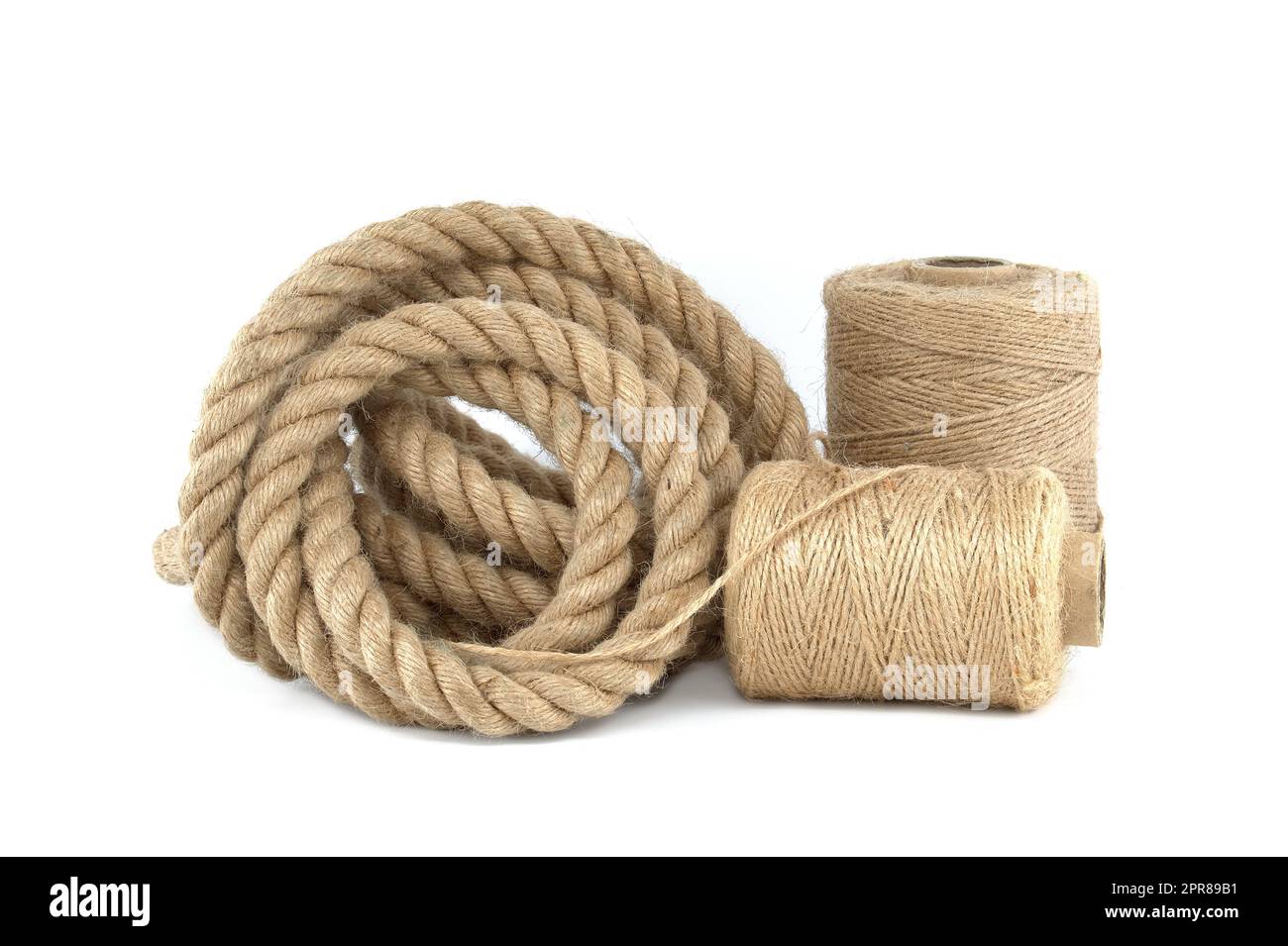Corde de jute tordue et bobines de fils de toile à ébavurer ou de ficelle  Photo Stock - Alamy