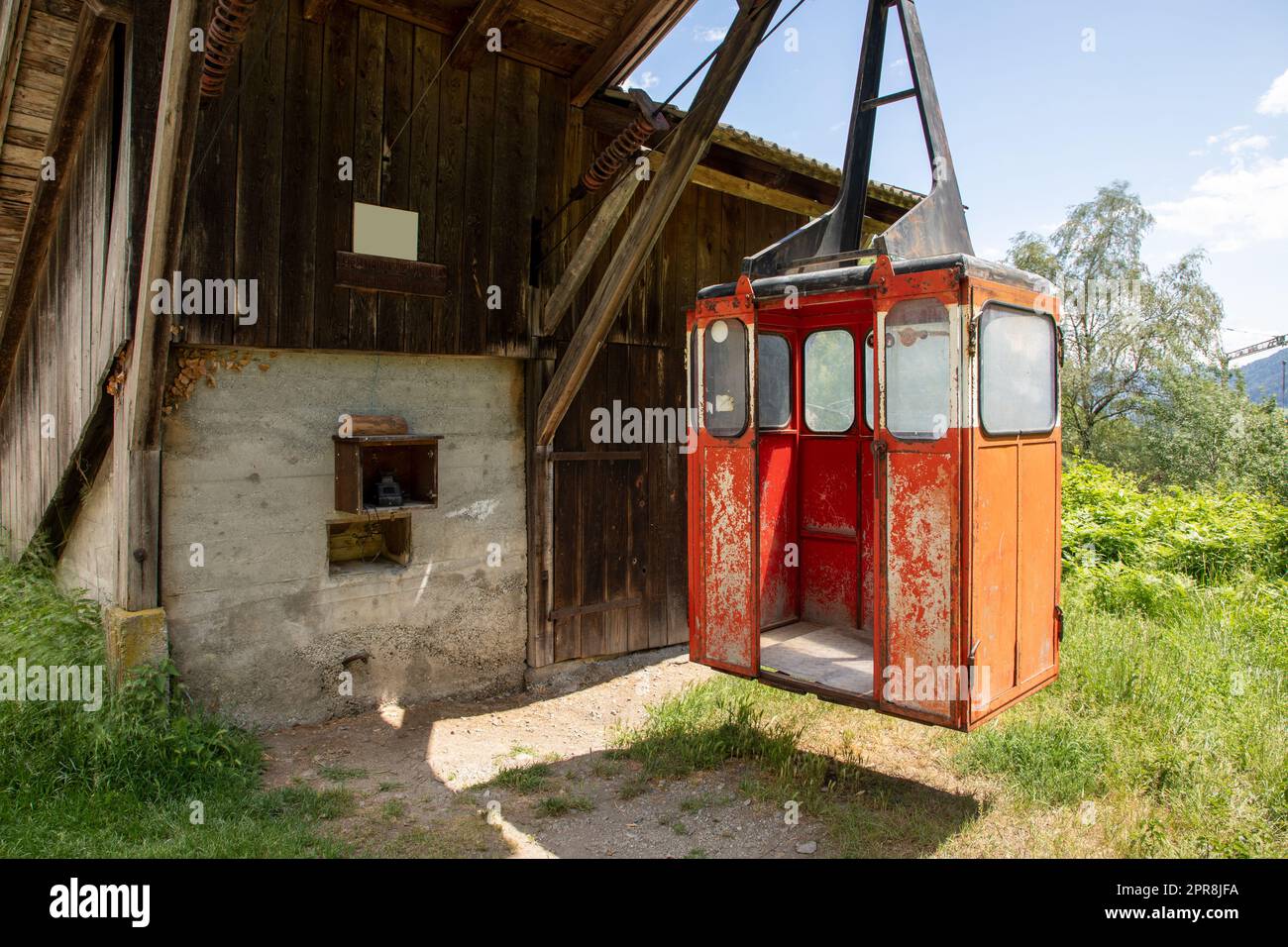 Ancien funiculaire rouillé près de Parcines, Tyrol du Sud Banque D'Images