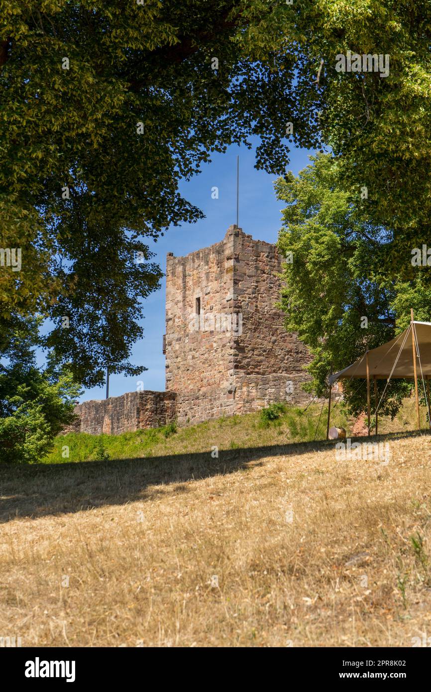 Château ruine Wartenberg à proximité de la ville allemande appelée Bad Salzschlirf Banque D'Images