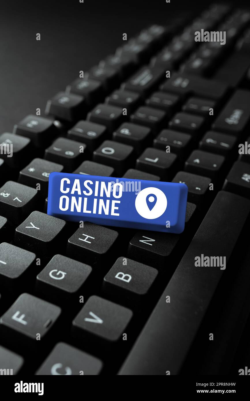 Affiche textuelle montrant Casino Online. Jeu conceptuel de poker d'ordinateur de photo Gamble Royal Bet Lotto enjeux élevés -49003 Banque D'Images