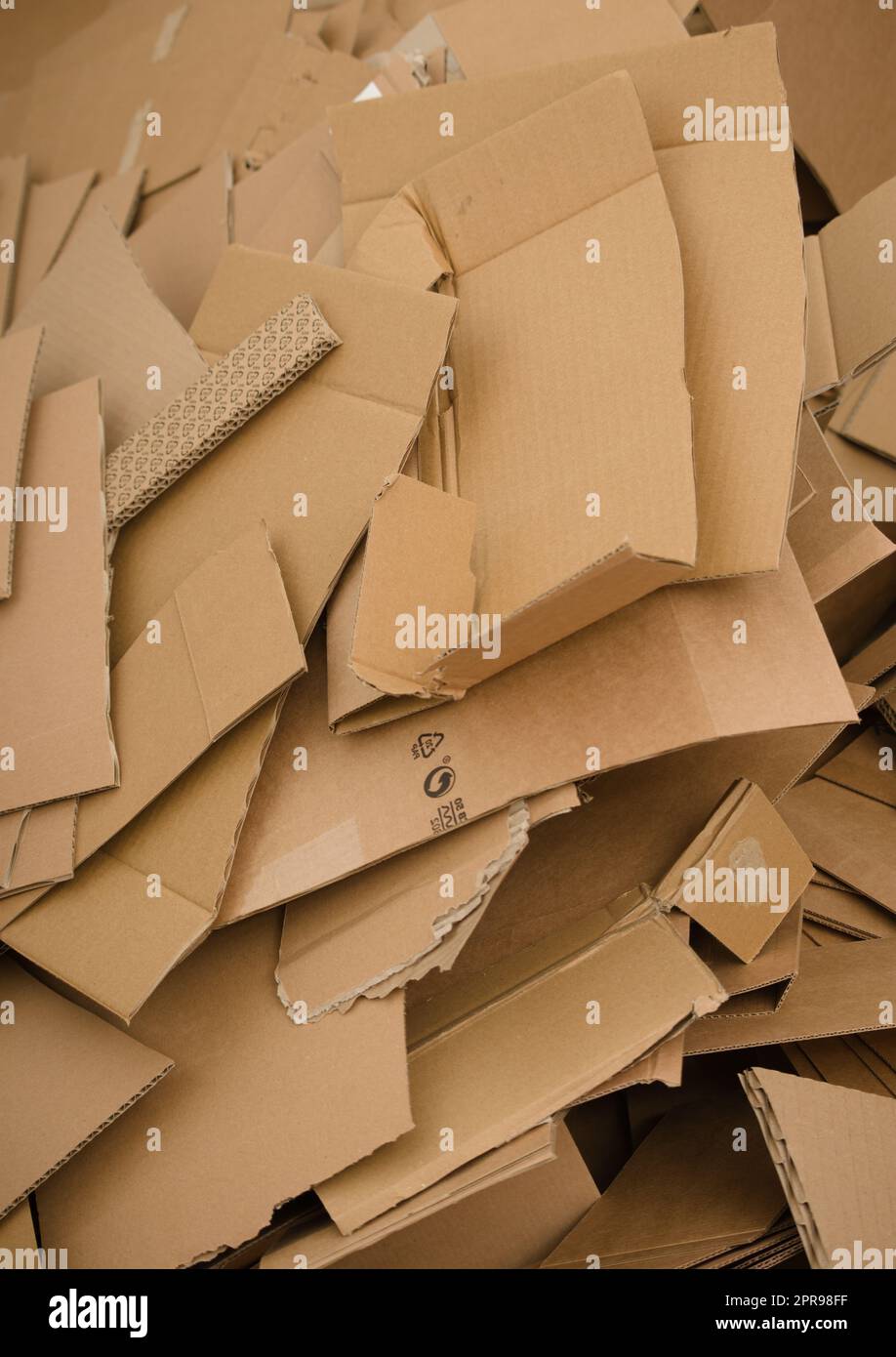 Cardboard waste Banque de photographies et d'images à haute résolution -  Alamy