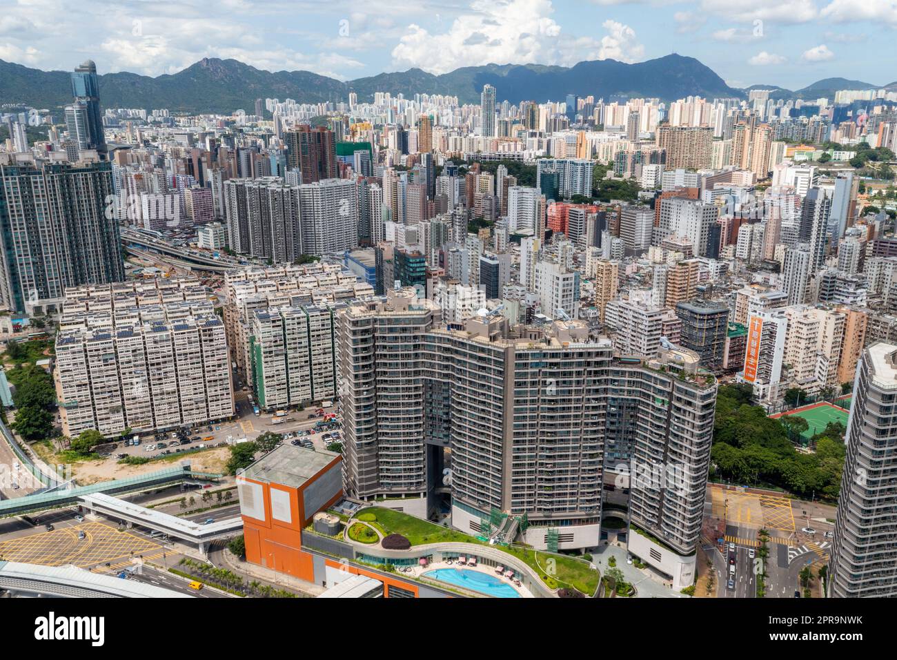 Tsim Sha Tsui, Hong Kong 23 août 2021 : un drone survole la ville de Hong Kong Banque D'Images