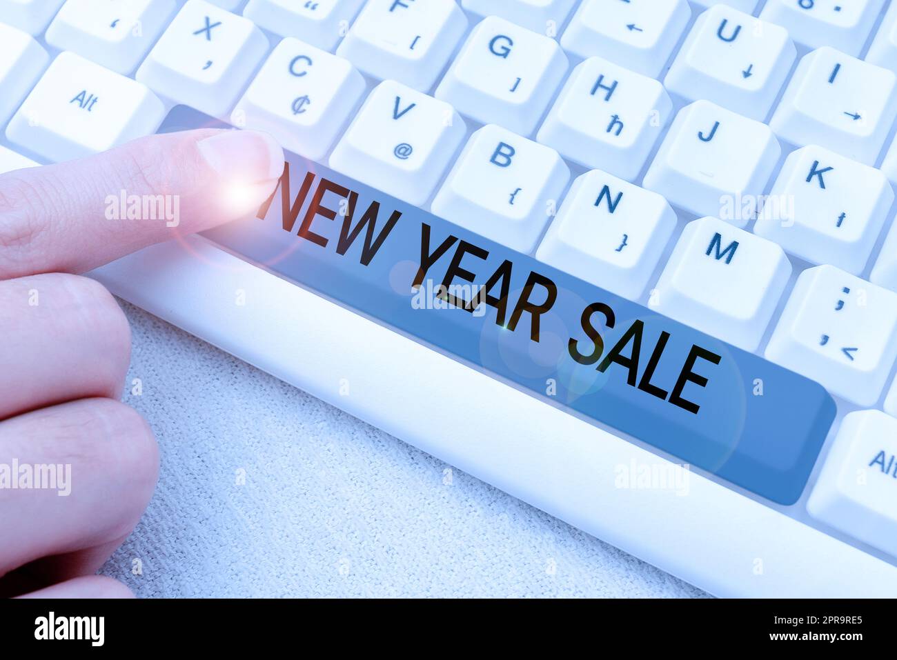 Texte présentant les soldes de la nouvelle année inspiration. Business idée réductions finales de saison des fêtes réductions de prix offres -48717 Banque D'Images