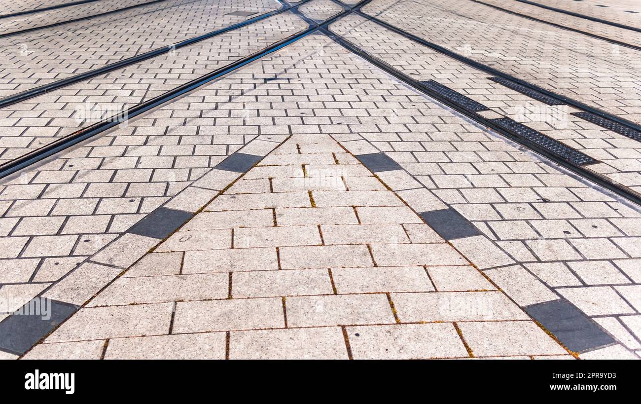 Carrefour des lignes de tramway et route dans la rue Banque D'Images Carrefour des lignes de tramway et route dans la rue Banque D'Images