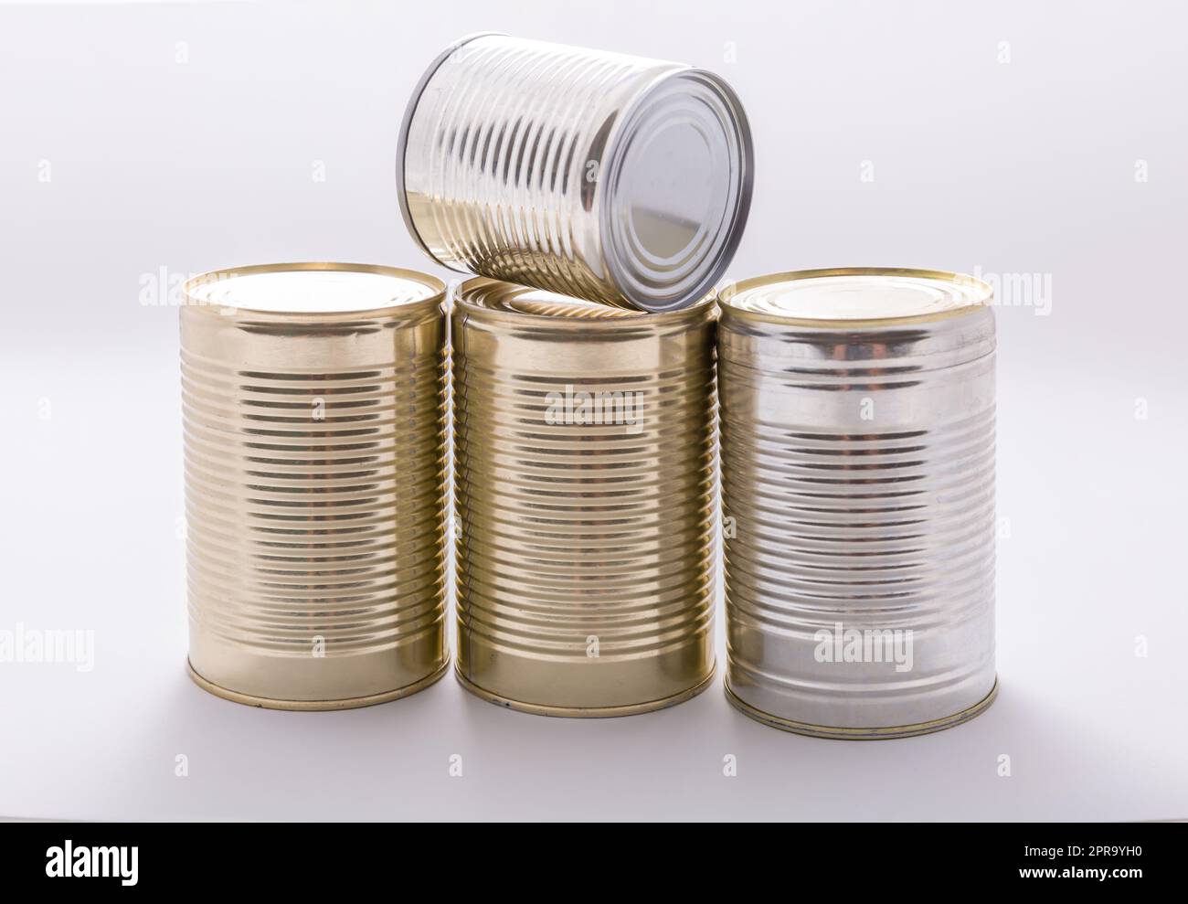 Séparer les déchets métalliques collectés, préparés pour le recyclage. Banque D'Images