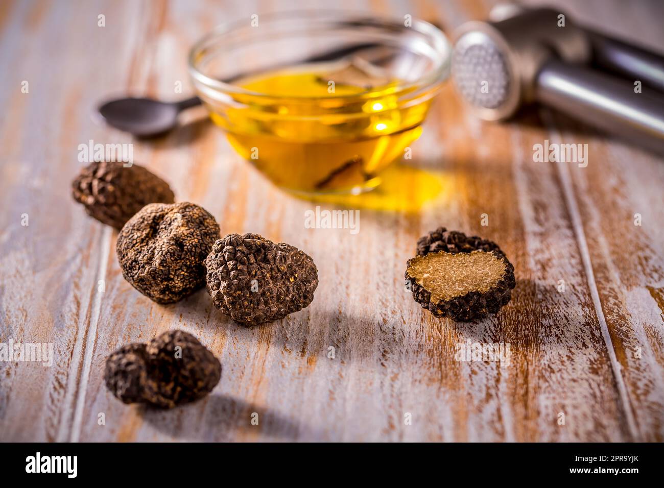 Huile de champignons de truffe. Cuisine gastronomique. Banque D'Images