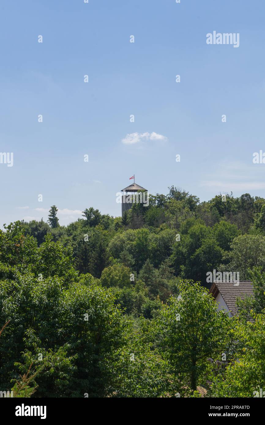 Vue depuis la tour de la ruine Burg Loewenstein à Bad Zuesen en Allemagne. Banque D'Images