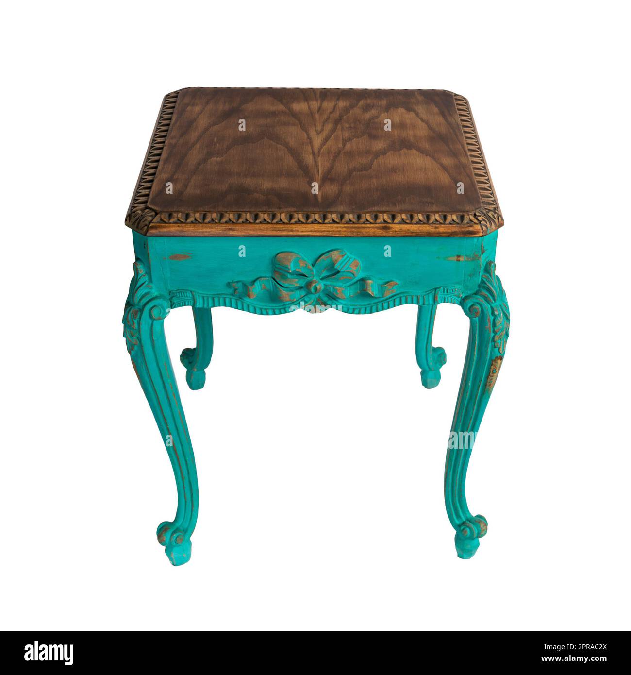 Meubles vintage - Table rétro en bois vintage avec pattes peintes vertes isolées avec passe-cheveux Banque D'Images