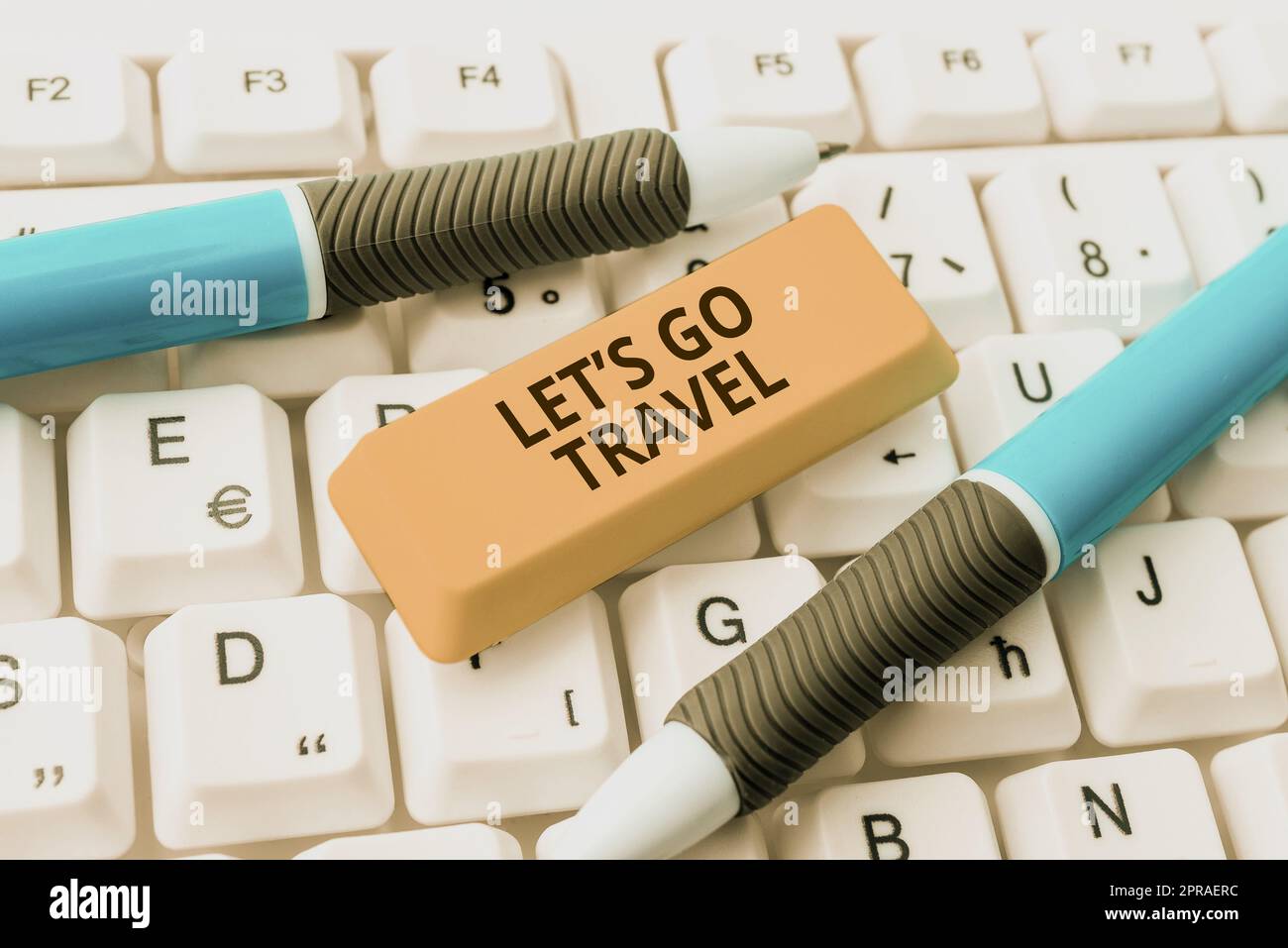 Légende de texte présentant let's Go Travel. Concept signification planifier un voyage visiter de nouveaux lieux pays villes aventure -48579 Banque D'Images