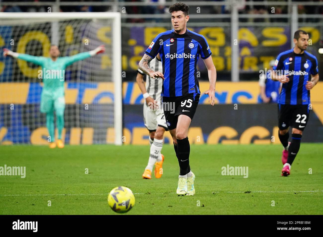 Alessandro Bastoni (FC Inter) pendant la coupe italienne, Coppa Italia, demi-finales, match de football de 2nd jambes entre le FC Internazionale et Juventus FC sur 26 avril 2023 au stade Giuseppe Meazza à Milan, Italie - photo Luca Rossini / E-Mage Banque D'Images