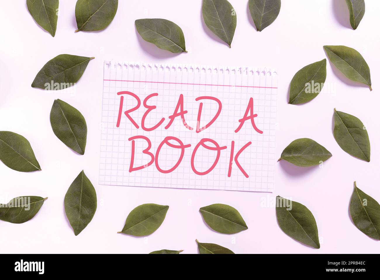 Affiche Lire Un livre. Idée d'affaires Profitez de la littérature activité traditionnelle Apprenez de nouvelles choses Carnet feuille avec des feuilles fraîches pour des invitations créatives et des cartes. Banque D'Images