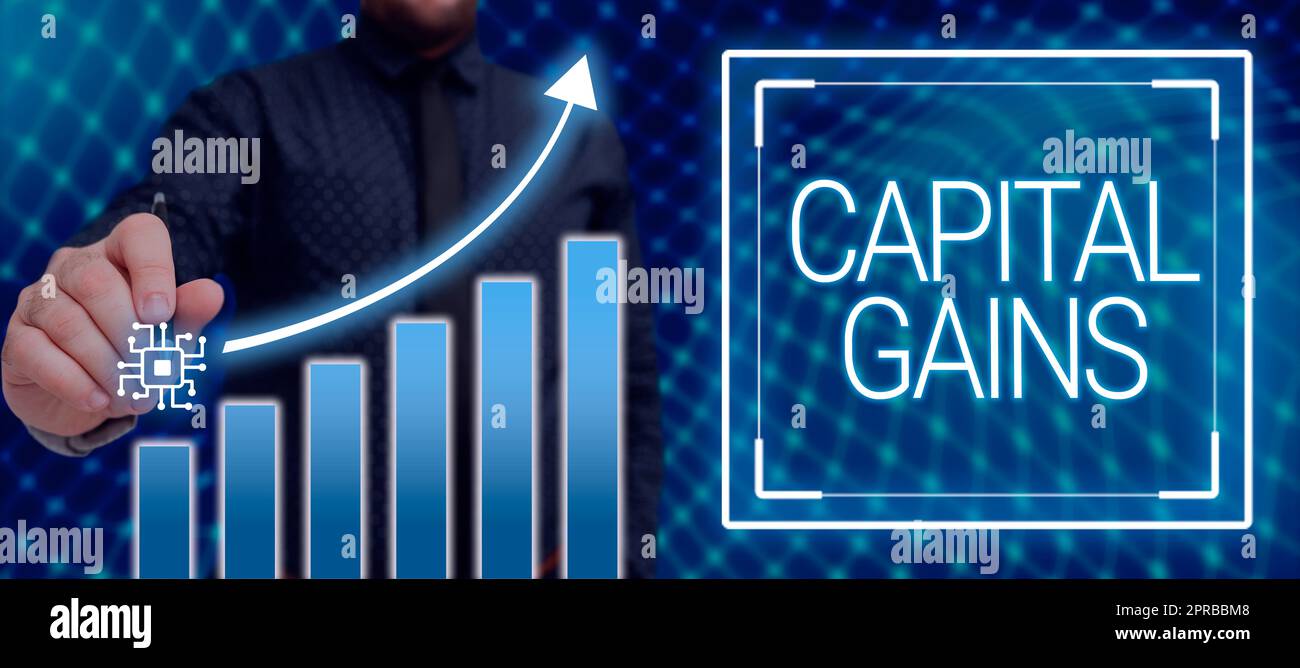 Inspiration montrant signe gains en capital. Business idée obligations actions actions bénéfices impôt sur le revenu investissement fonds homme d'affaires holding Pen et pointant sur le graphique avec des flèches vers le haut. Banque D'Images