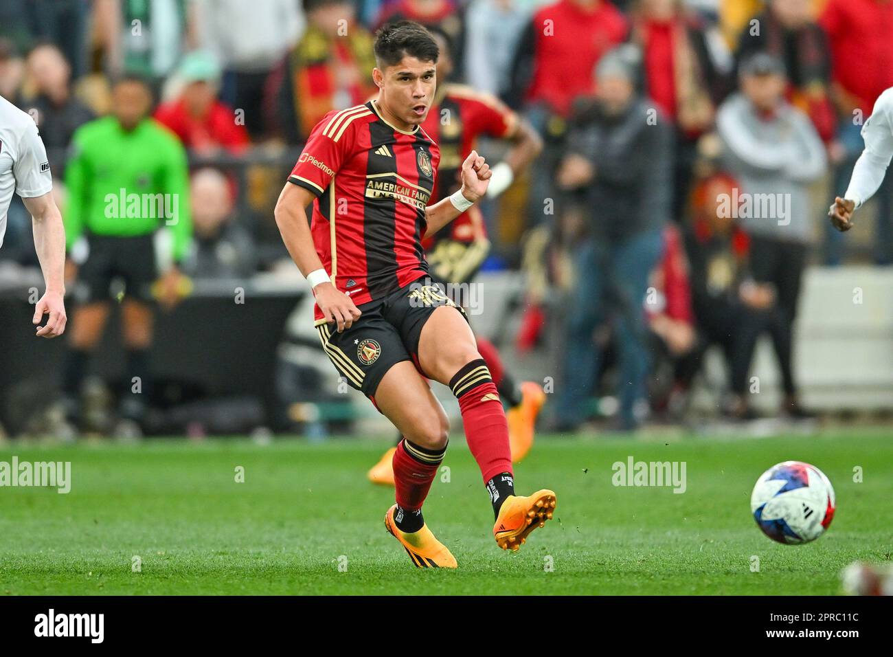 ATLANTA, GA – APRIL 23: Atlanta midfielder Luiz Araujo (10) passes the ball during the US Open Cup match between Memphis 901 FC and Atlanta United FC on April 26th, 2023 at Fifth Third Bank Stadium in Kennesaw, GA. (Photo by Rich von Biberstein/Icon Sportswire) (Icon Sportswire via AP Images) Banque D'Images