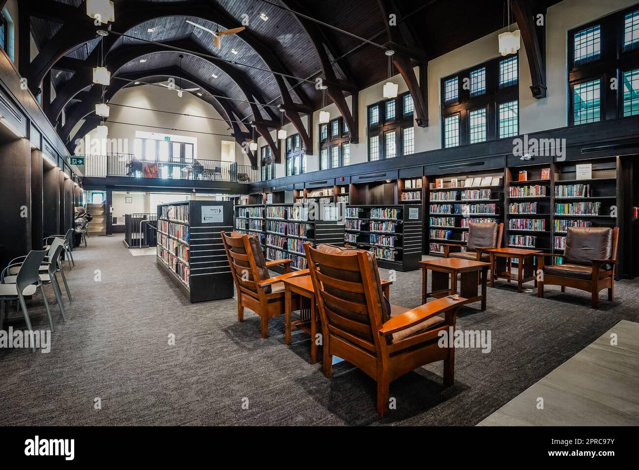 La bibliothèque Wychwood est une bibliothèque publique de Toronto avec plus de 100 ans d'histoire, elle a été rénovée avec un look moderne tout en préservant la plupart des Banque D'Images