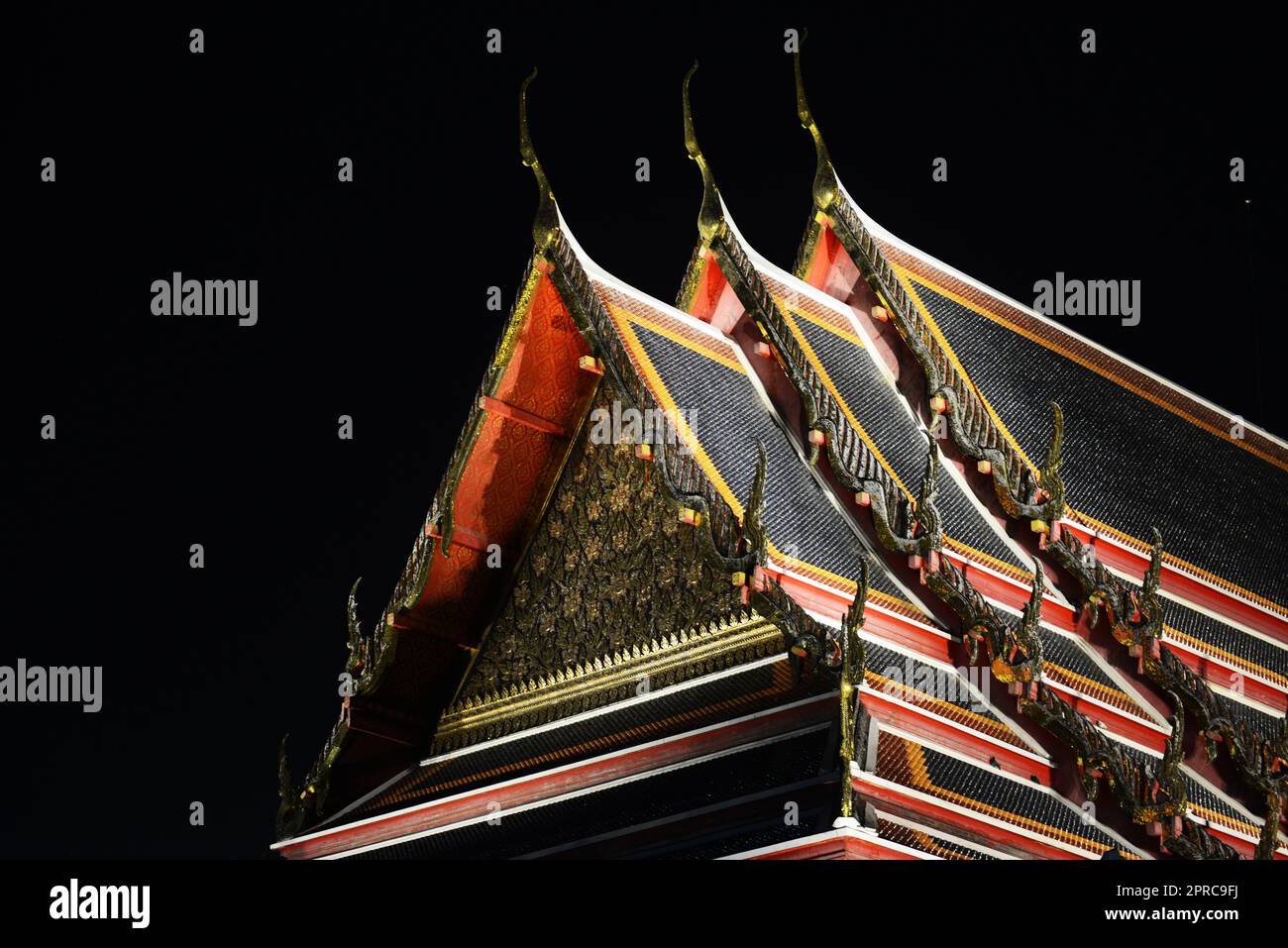 Wat Pho la nuit. Bangkok, Thaïlande. Banque D'Images
