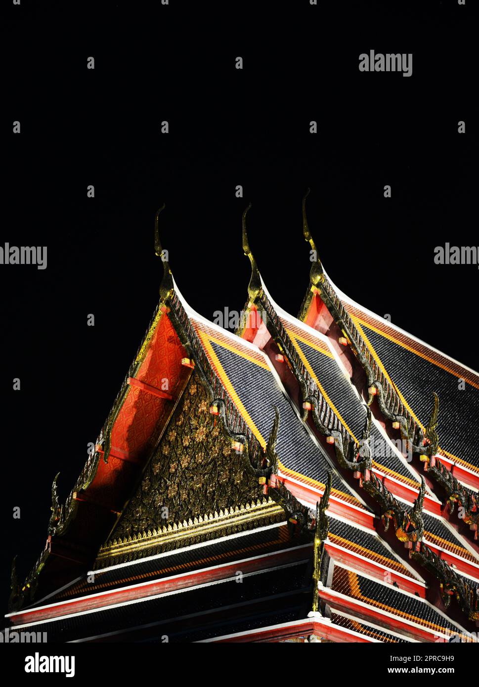 Wat Pho la nuit. Bangkok, Thaïlande. Banque D'Images