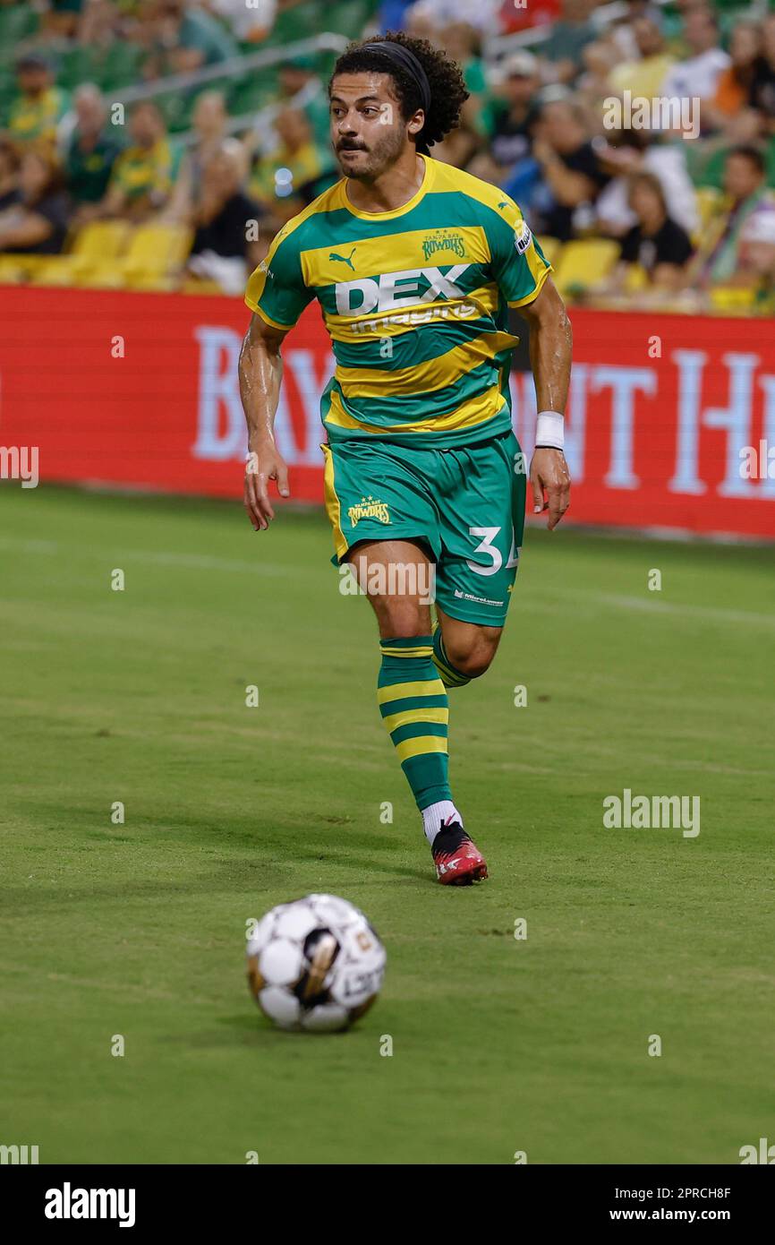 St. Petersburg, FL: Tampa Bay rowdies avant Ryan Spaulding (34) porte le terrain de balle pendant le troisième round de match des États-Unis Ouvrir la cuvette contre t Banque D'Images