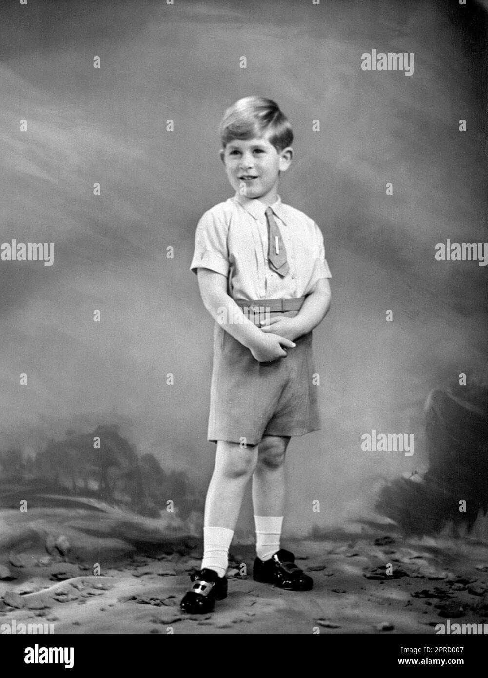 Photo du dossier datée du 13/11/53 du portrait du cinquième anniversaire du prince Charles. Des photos de chaque année de la vie du roi ont été compilées par l'agence de presse de l'AP, pour célébrer le couronnement de Charles III. Date de publication : jeudi 27 avril 2023. Banque D'Images