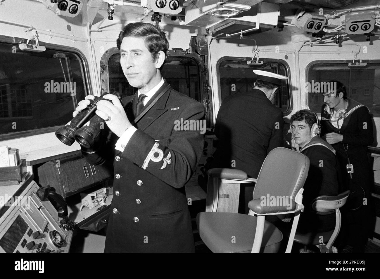 Photo du dossier datée du 12/02/73 du Prince de Galles servant comme sous-lieutenant sur le pont de la frégate Minerva à Devonport avant de partir pour des patrouilles de routine et des exercices autour des Antilles. Des photos de chaque année de la vie du roi ont été compilées par l'agence de presse de l'AP, pour célébrer le couronnement de Charles III. Date de publication : jeudi 27 avril 2023. Banque D'Images