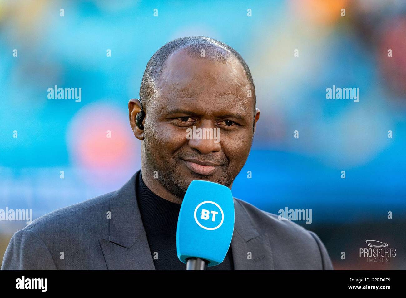 Manchester, Angleterre - 26 avril 2023, ancien joueur d'Arsenal, Patrick Viera, avant le match de football de la première ligue du championnat d'Angleterre entre Manchester City et Arsenal le 26 avril 2023 au stade Etihad de Manchester, Angleterre - photo: Ian Stephen/DPPI/LiveMedia Banque D'Images Manchester, Angleterre - 26 avril 2023, ancien joueur d'Arsenal, Patrick Viera, avant le match de football de la première ligue du championnat d'Angleterre entre Manchester City et Arsenal le 26 avril 2023 au stade Etihad de Manchester, Angleterre - photo: Ian Stephen/DPPI/LiveMedia Banque D'Images
