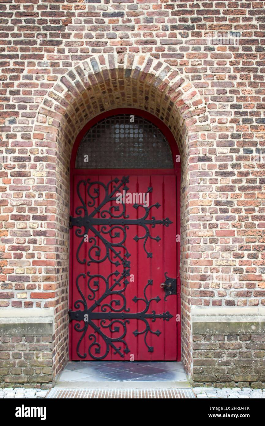 Ancienne porte de maison en bois dans la petite ville allemande, Issum Banque D'Images