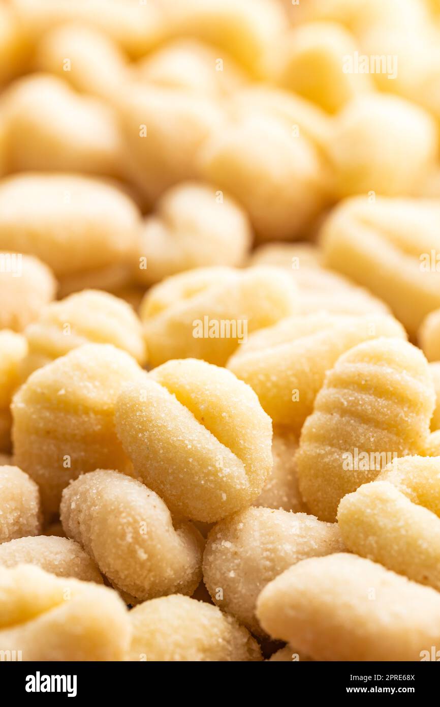 Gnocchi de pomme de terre non cuit. Cuisine italienne savoureuse. Banque D'Images
