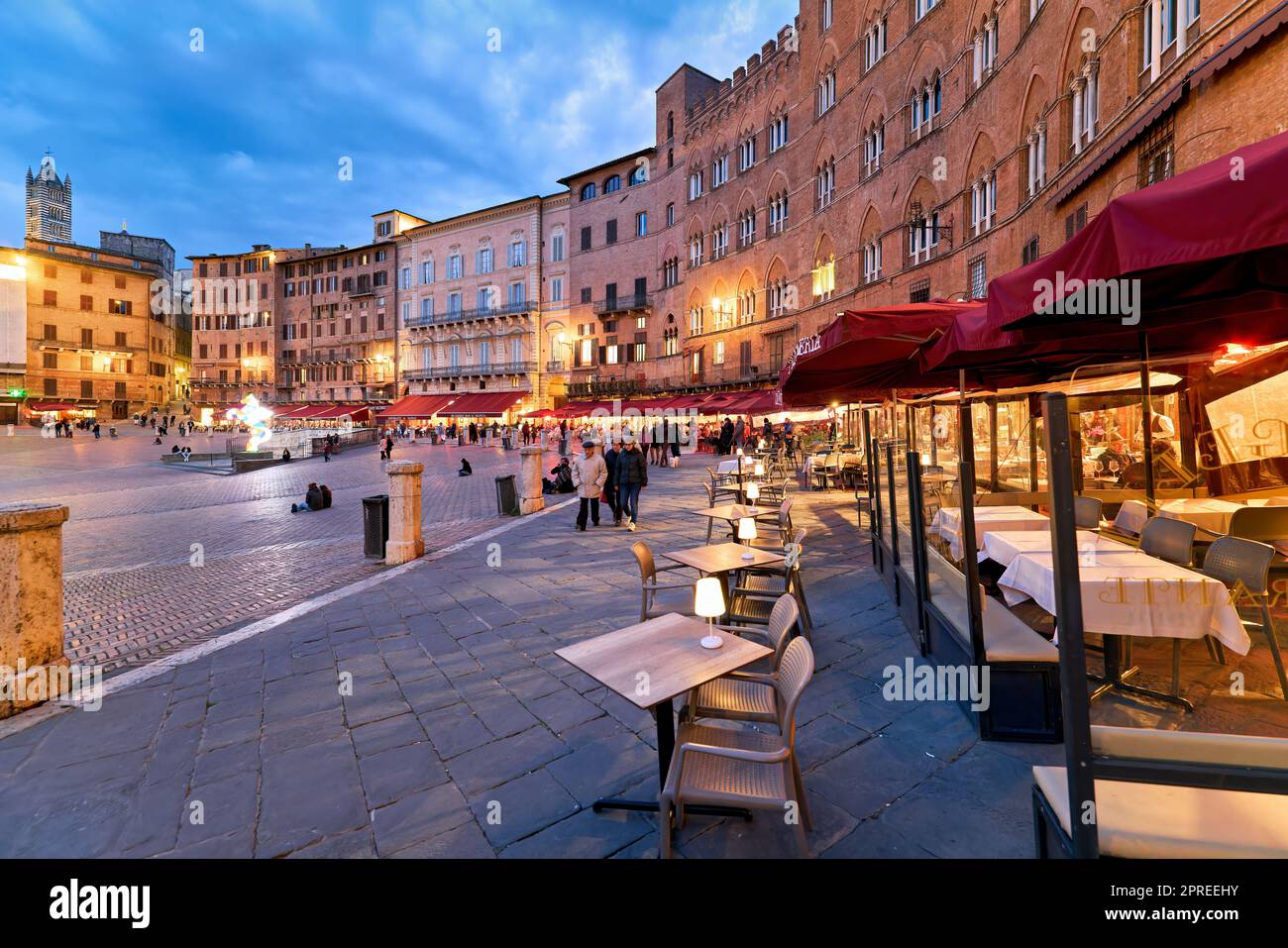 Sienne Toscane Italie. Piazza del Campo au coucher du soleil Banque D'Images