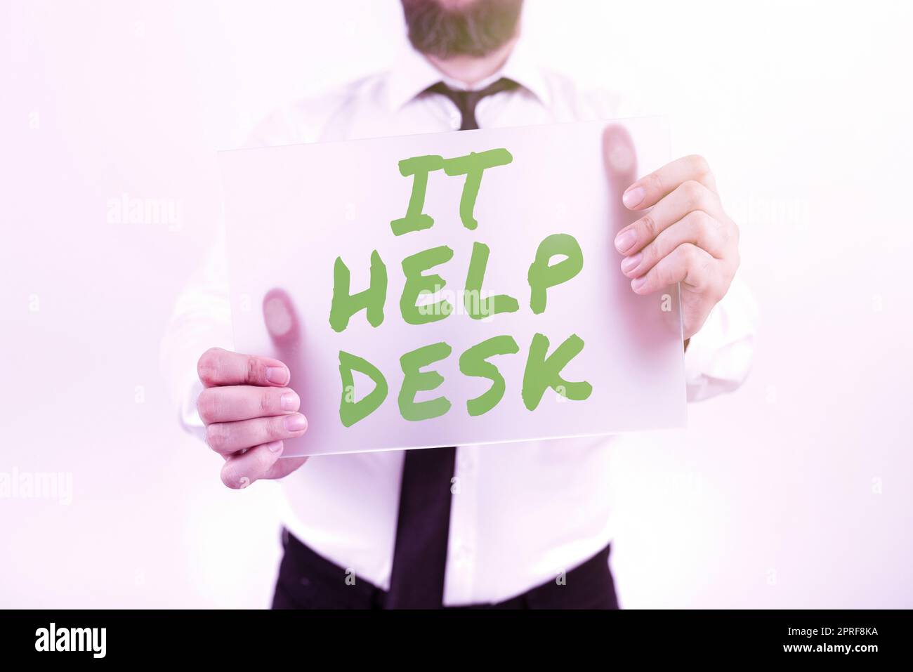 Affiche textuelle montrant le service d'assistance informatique. Vitrine d'affaires assistance en ligne aider à montrer avec la technologie Homme avec un stylo présentant Digital Lock for Data and Cyber Security. Banque D'Images