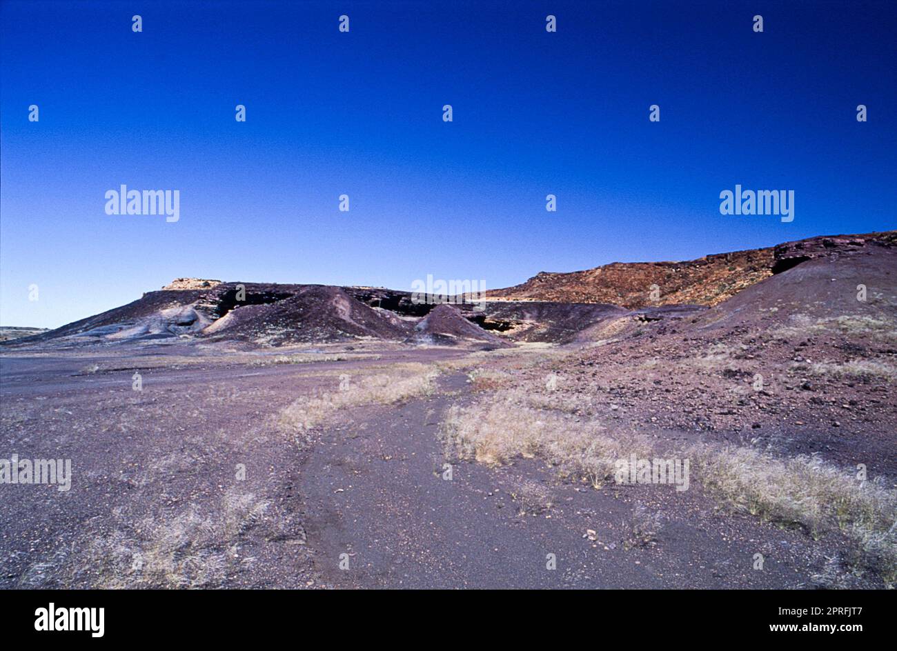Vue panoramique sur la montagne brûlée dans la région du Damaraland Banque D'Images