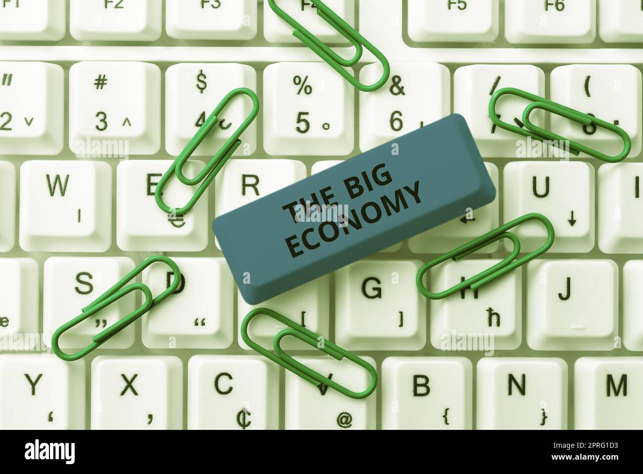 Écriture affichant le texte la grande économie. Concept Internet Finances mondiales marché mondial échange d'argent Homme avec téléphone portable présentant la barre de recherche graphique et les nouvelles stratégies. Banque D'Images