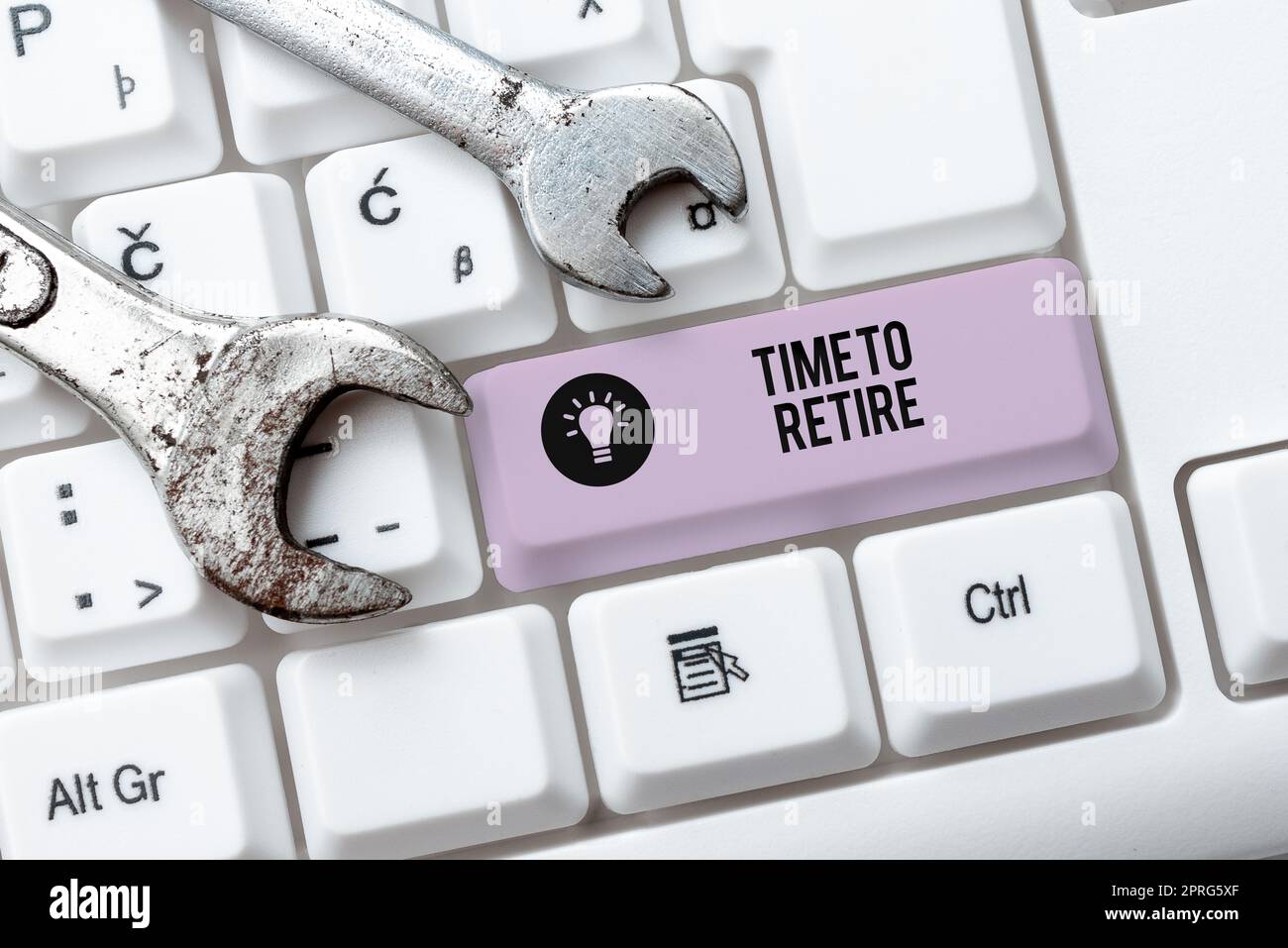 Légende conceptuelle temps de retraite. Mot écrit sur prendre le statut de pensionné cesser de travailler dans les personnes âgées assez vieux Banque D'Images
