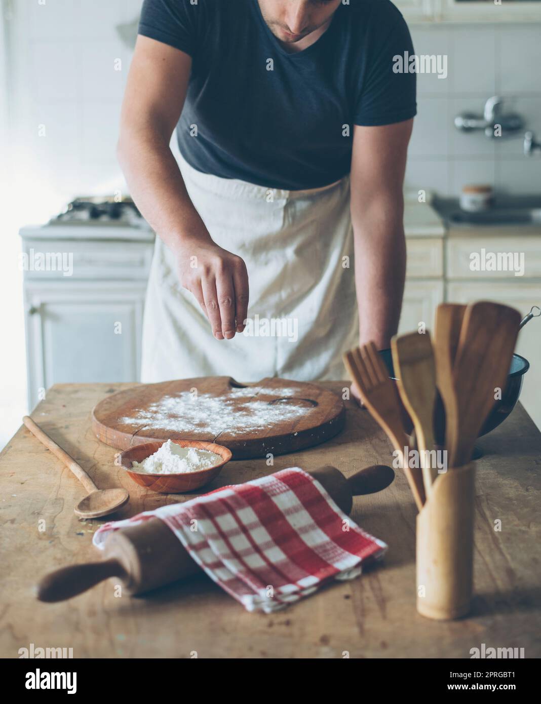 Pâtisserie du chef sur la table de cuisine. Banque D'Images