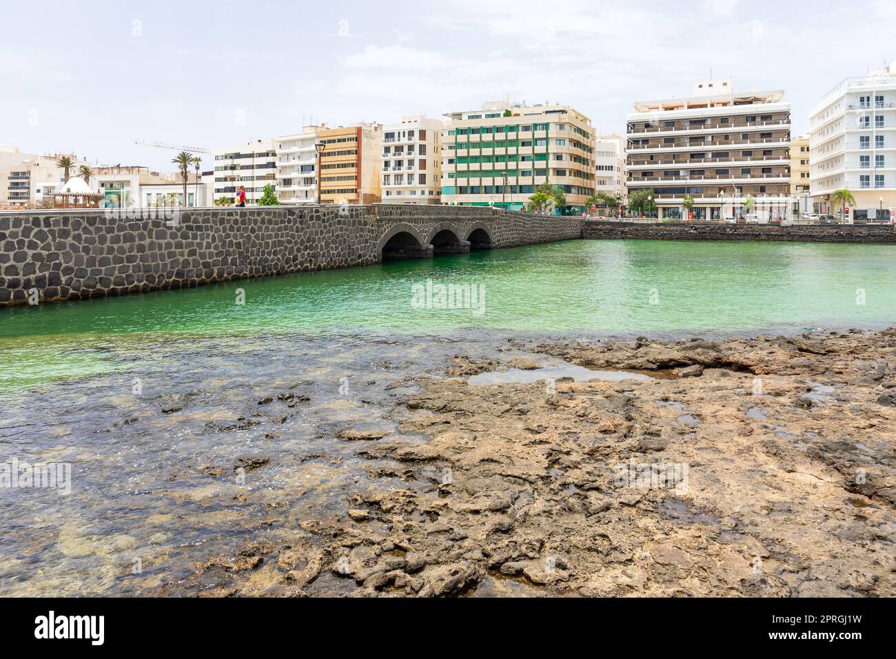 Vue sur la capitale de l'île Arrecife depuis le château de San Gabriel. Lanzarote. Îles Canaries. Espagne. Banque D'Images