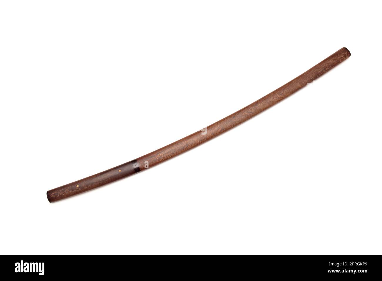 Épée japonaise avec fourreau de bois isolé sur fond blanc. Ce genre d'épée japonaise s'appelle 'Shirasaya' Banque D'Images
