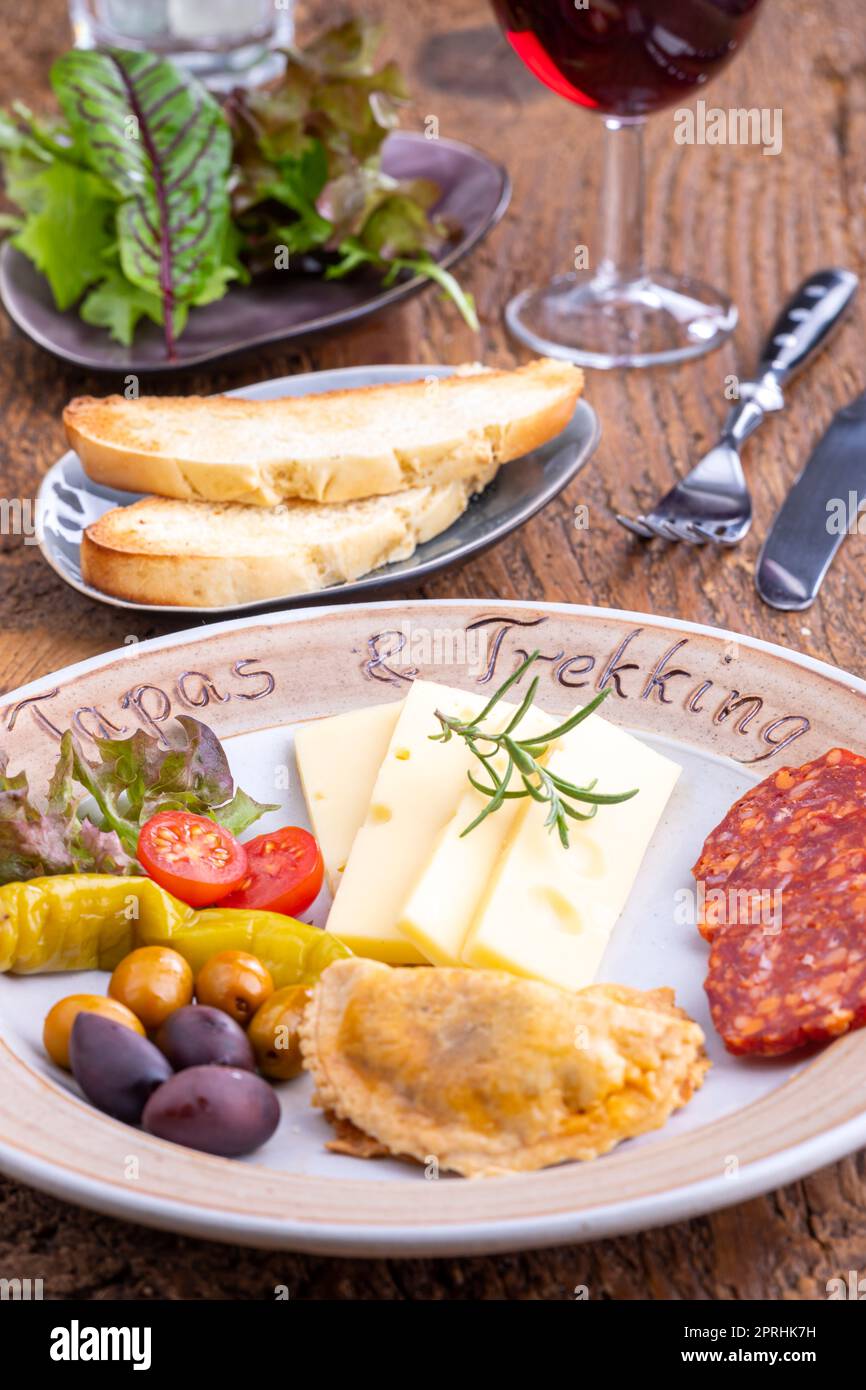 empanadas et tapas espagnoles sur une assiette Banque D'Images