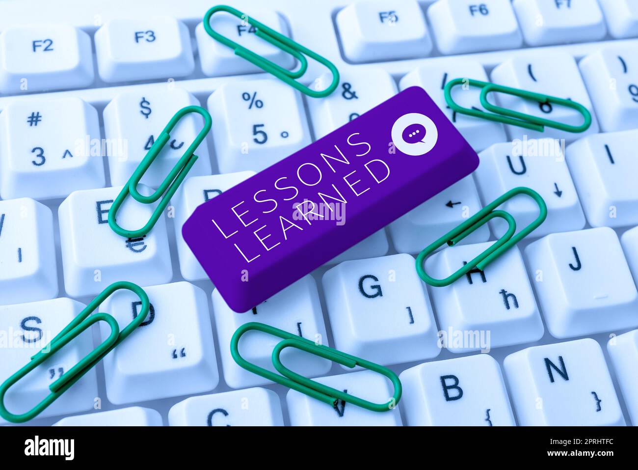 Écrire affichage de texte leçons LearnedPromote partager et utiliser les connaissances issues de l'expérience. Concept sens promouvoir le partage et l'utilisation des connaissances issues de l'expérience Banque D'Images
