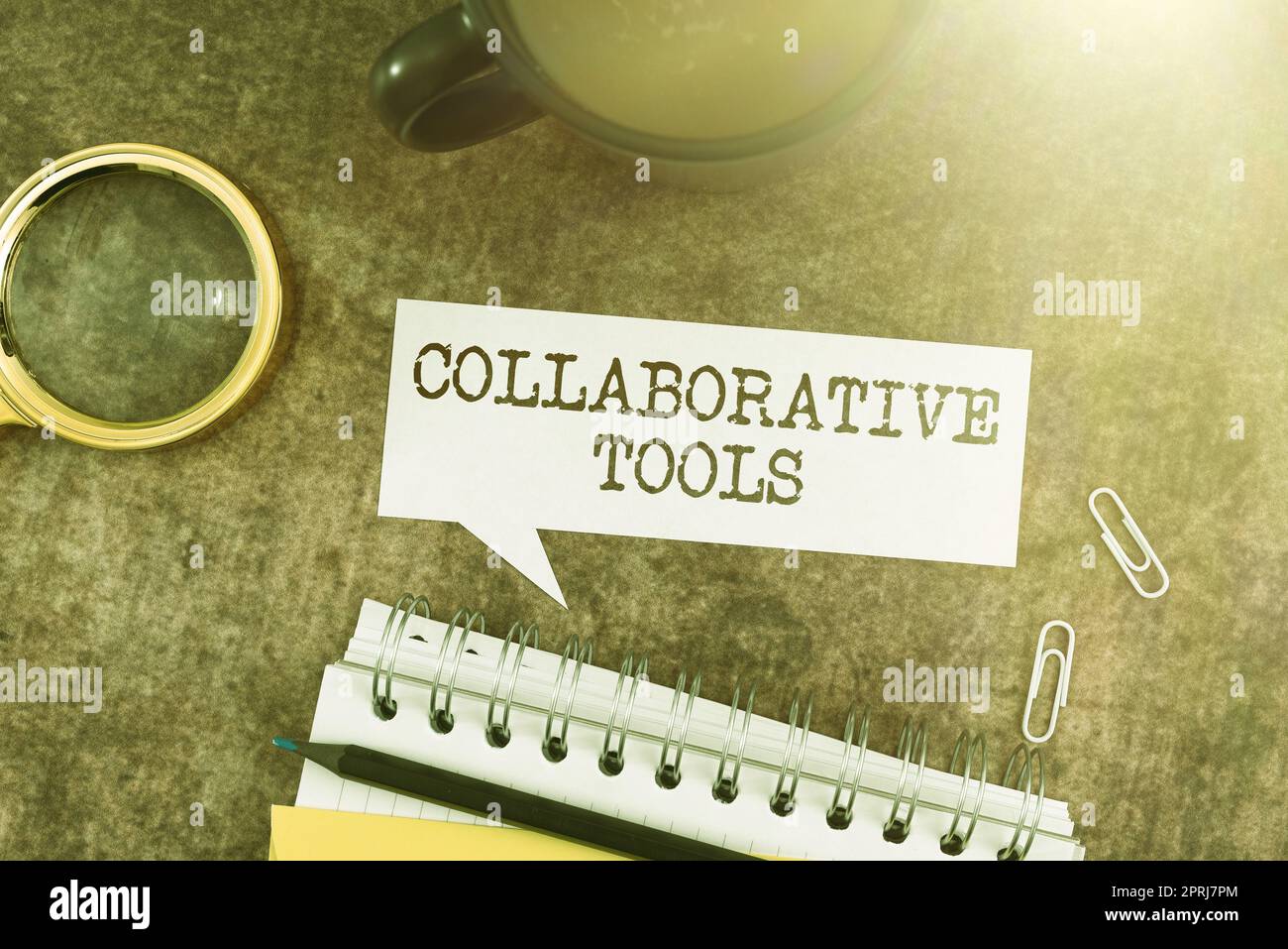 Texte montrant inspiration Collaborative ToolsPrivate social Network pour se connecter par e-mail en ligne. Mot pour réseau social privé pour se connecter par e-mail en ligne Banque D'Images