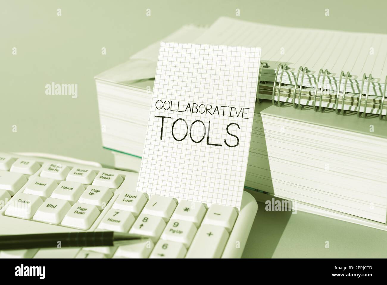 Inspiration montrant Sign Collaborative ToolsPrivate social Network pour se connecter par e-mail en ligne. Mot écrit sur le réseau social privé pour se connecter par e-mail en ligne Banque D'Images