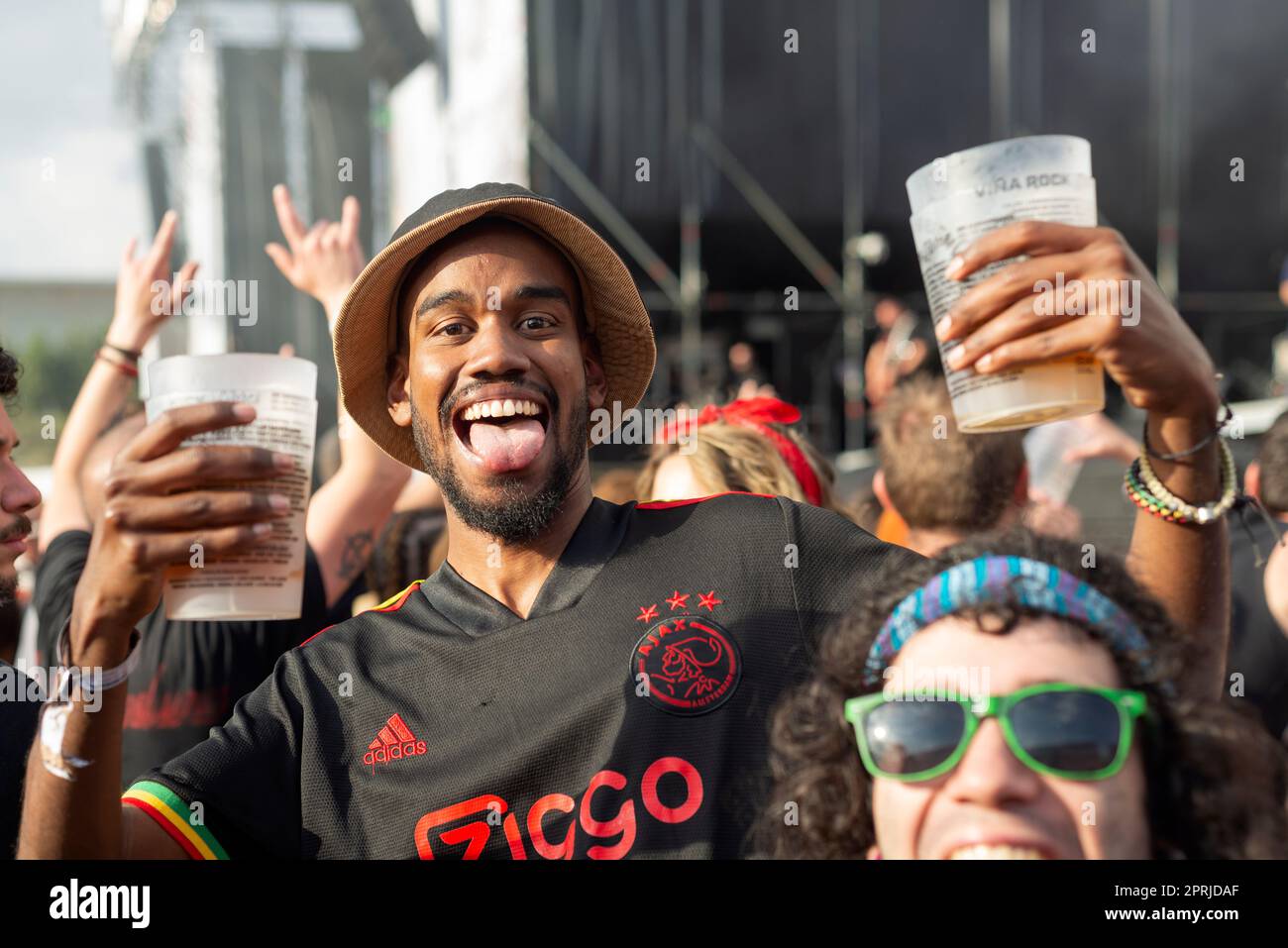 Villarrobledo, Albacete, Espagne, 29 avril 2022. Un jeune homme au festival de musique rock ViñaRock. Banque D'Images