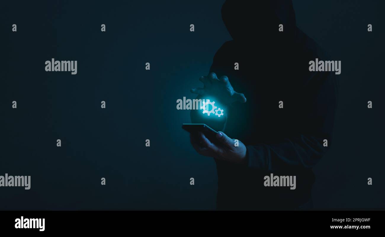 Les pirates informatiques espionne les téléphones portables. Concept de système de sécurité de l'information dans les réseaux Internet et l'espionnage de l'information. Banque D'Images